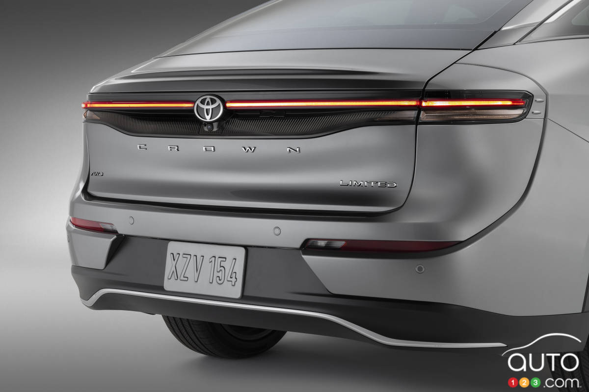 Toyota Crown 2023, arrière, détail
